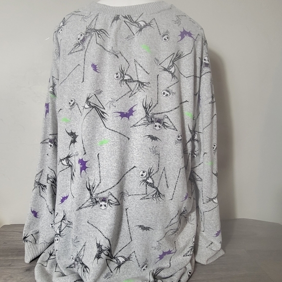 Disney Jack Skellington Gray XL Top Oversize Soft Nightmare Before Christmas - Picture 2 of 11